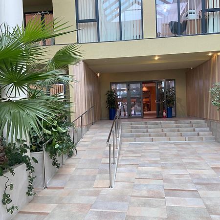 Aparthotel Rin Grand Residence Bukares Bagian luar foto