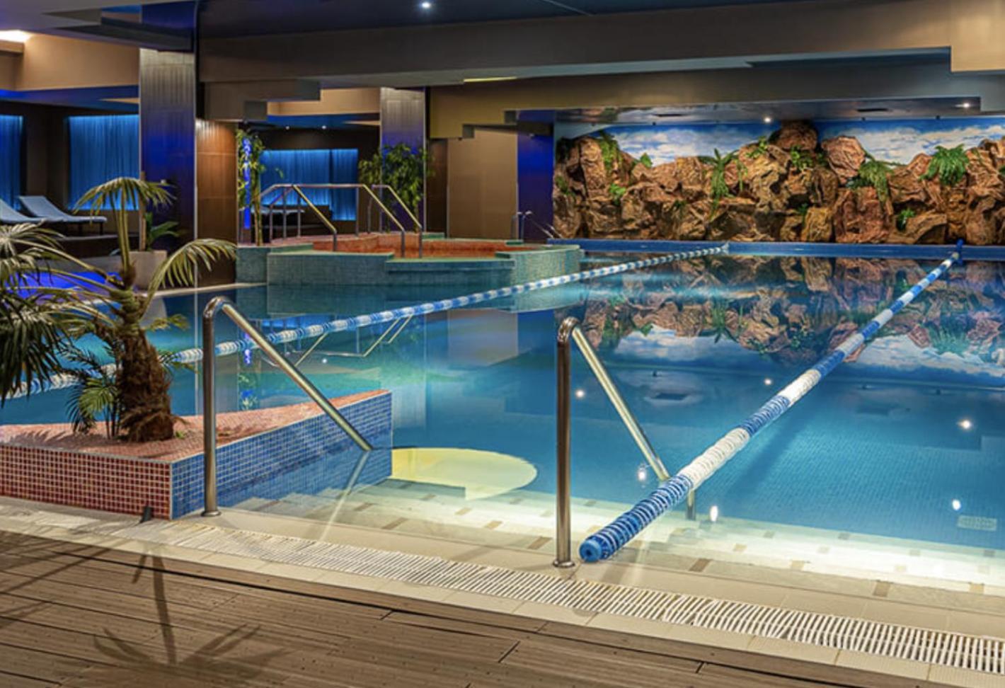 Aparthotel Rin Grand Residence Bukares Bagian luar foto