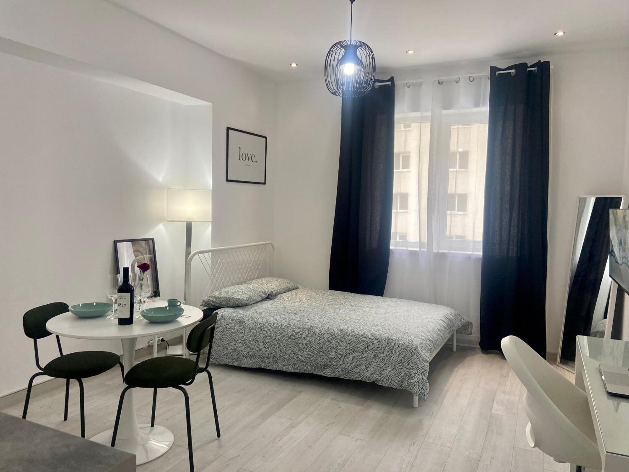 Aparthotel Rin Grand Residence Bukares Bagian luar foto
