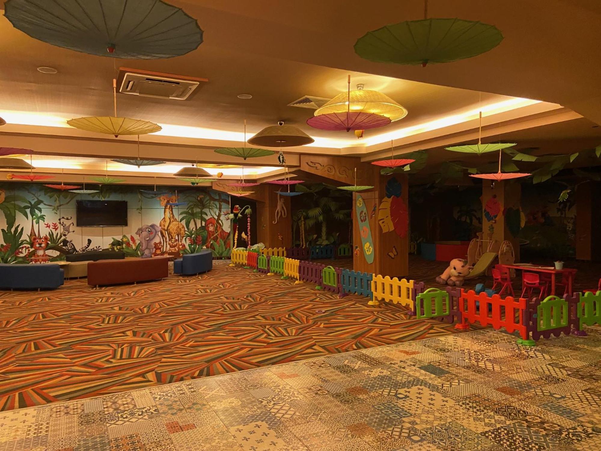 Aparthotel Rin Grand Residence Bukares Bagian luar foto