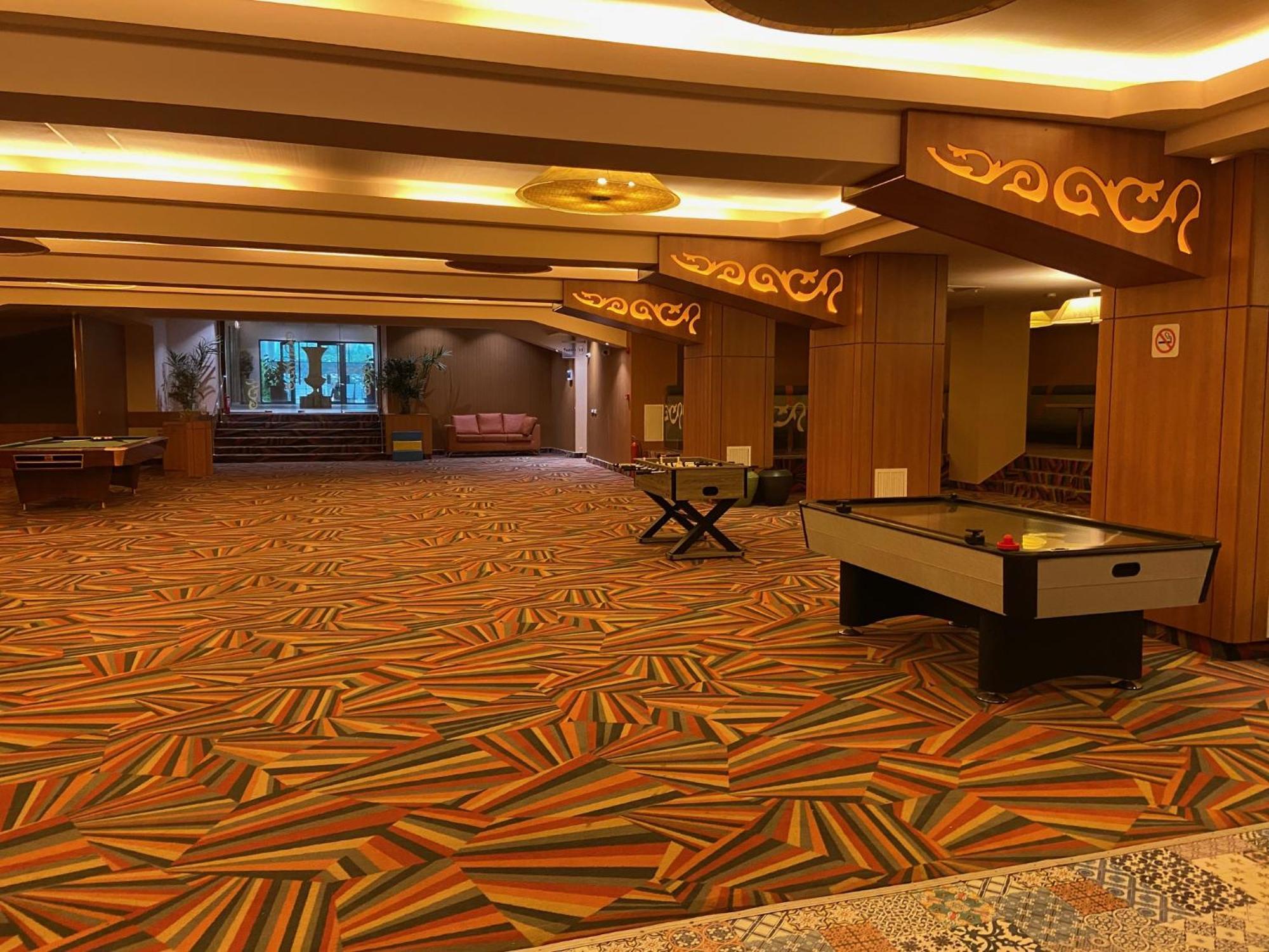 Aparthotel Rin Grand Residence Bukares Bagian luar foto